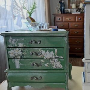 Hand-Painted Green Floral Accent jewelry box with Ornate Hardware